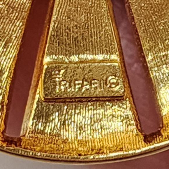 Crown Trifari Gold Tone Starburst Medallion Necklace - Picture 10 of 11